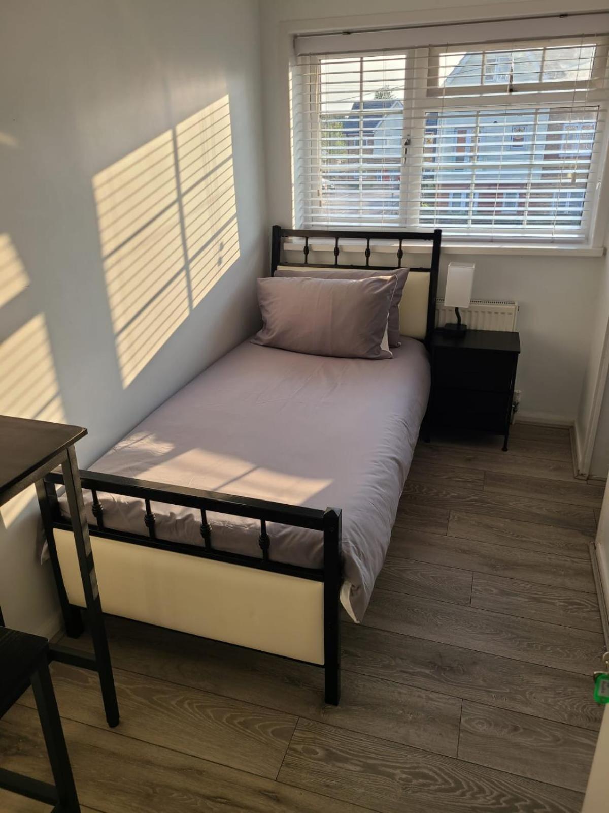 Gatwick Single Homestay Ifield