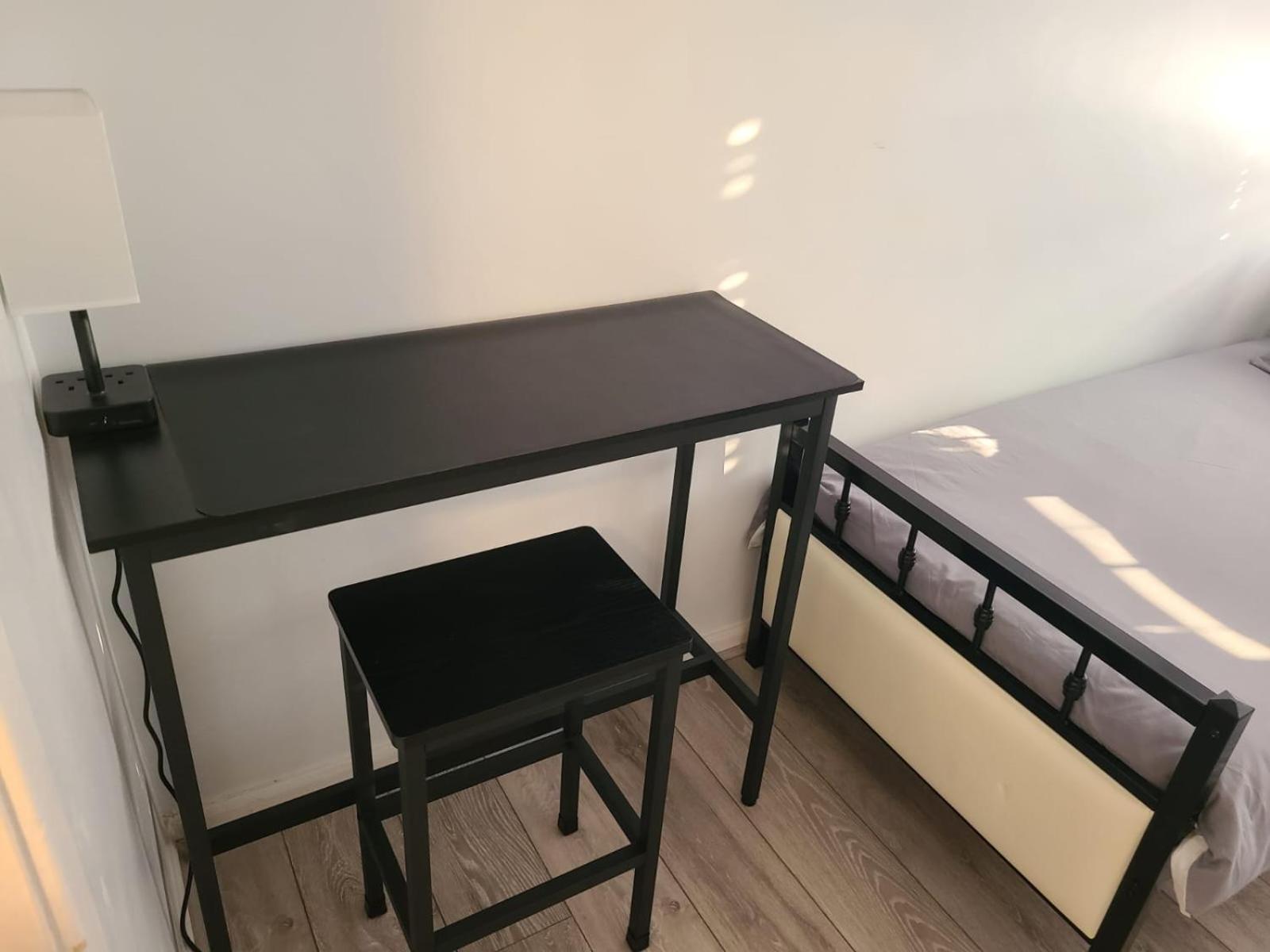 Homestay Gatwick Single *